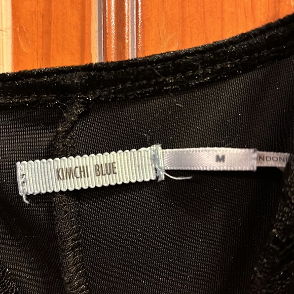 Kimchi Blue Crushed Velvet Black Cami  size - medium - Picture 3 of 5